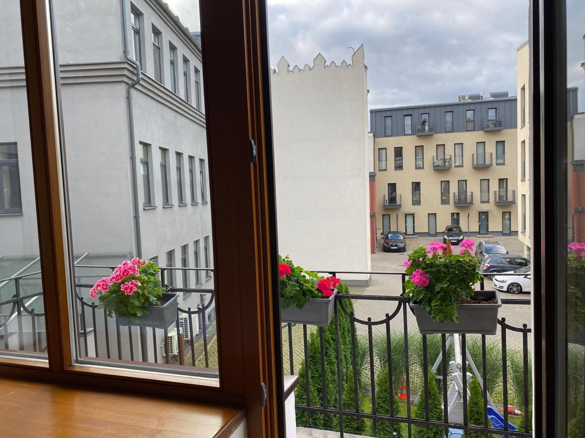 2 Min To Island! Spacious Family-sized Old Town Huoneisto