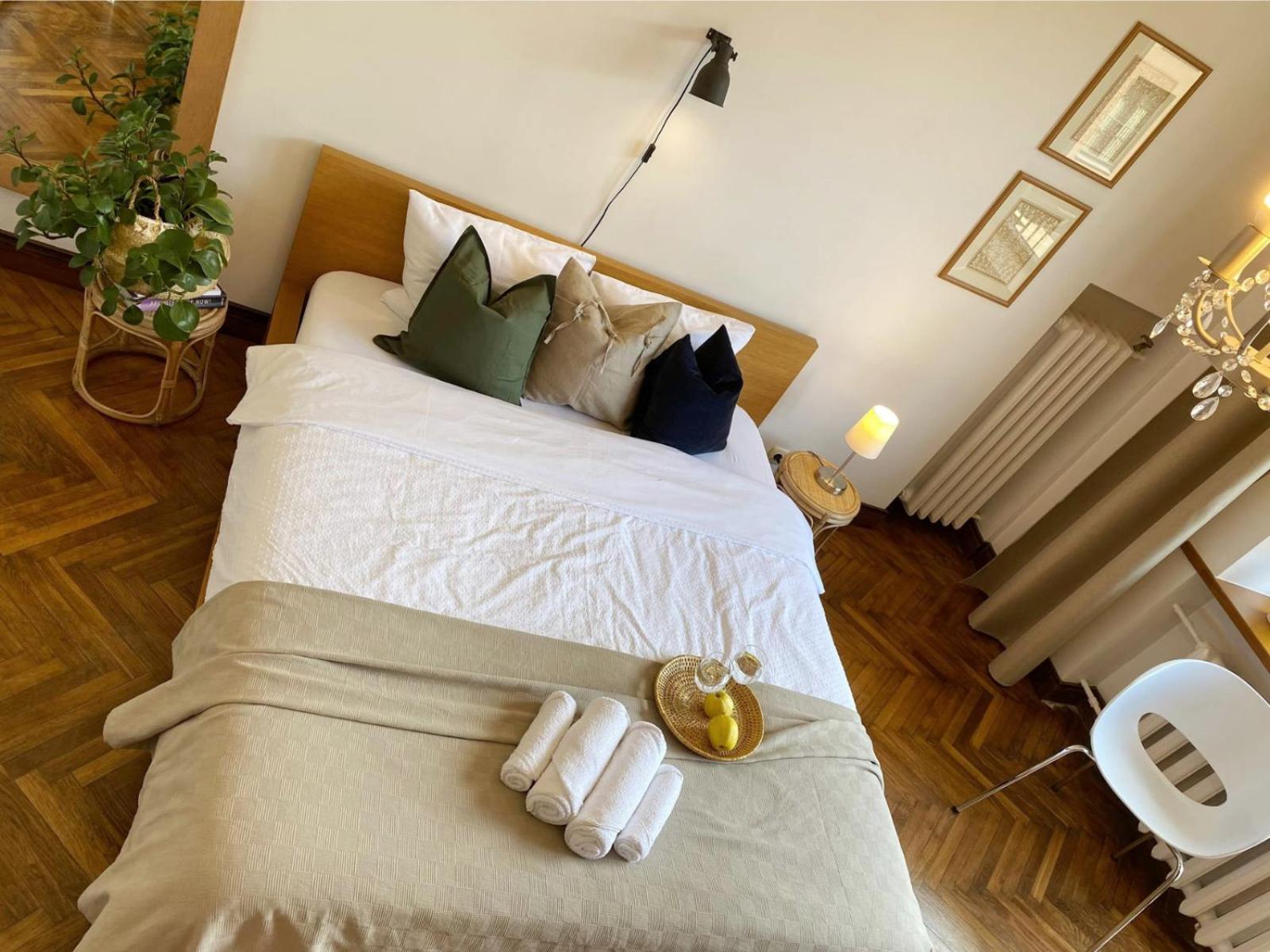 2 Min To Island! Spacious Family-sized Old Town
