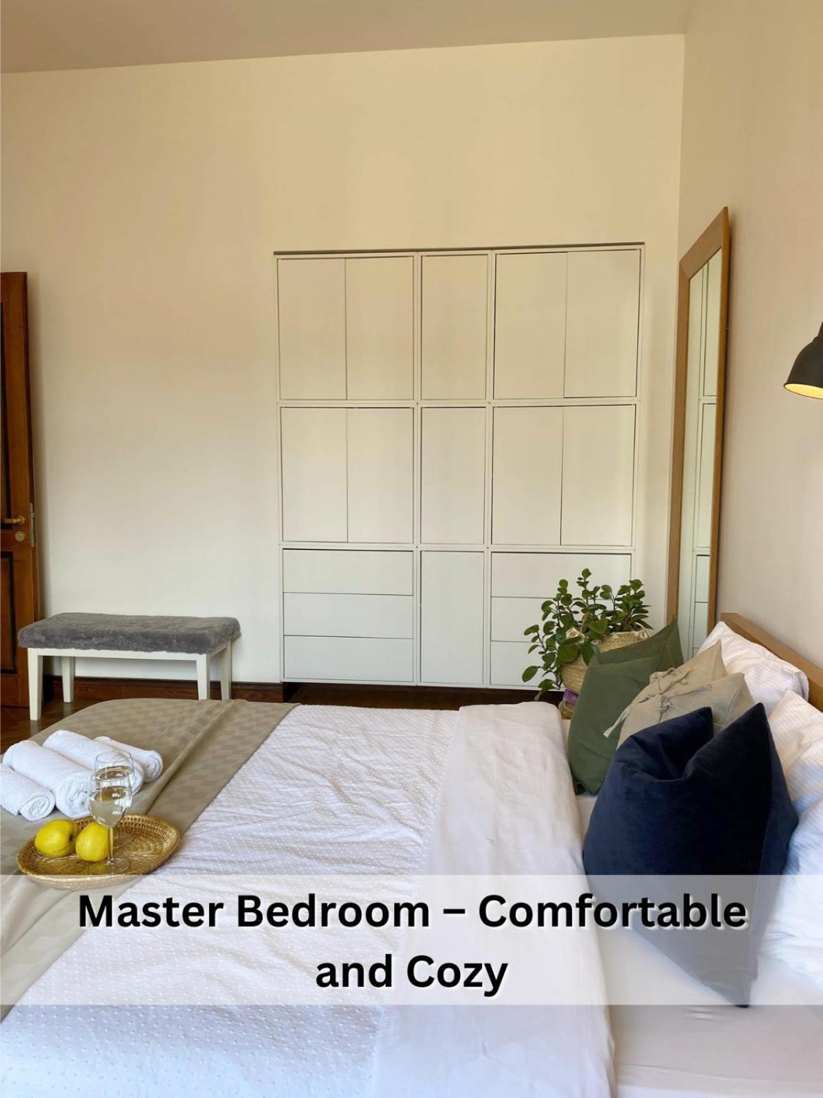2 Min To Island! Spacious Family-sized Old Town Kaunas